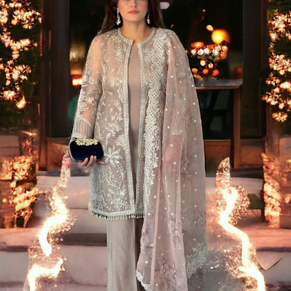 Elegant Ensemble: Tissue Three-Piece Suit with Open Gown - Picture 2 of 2